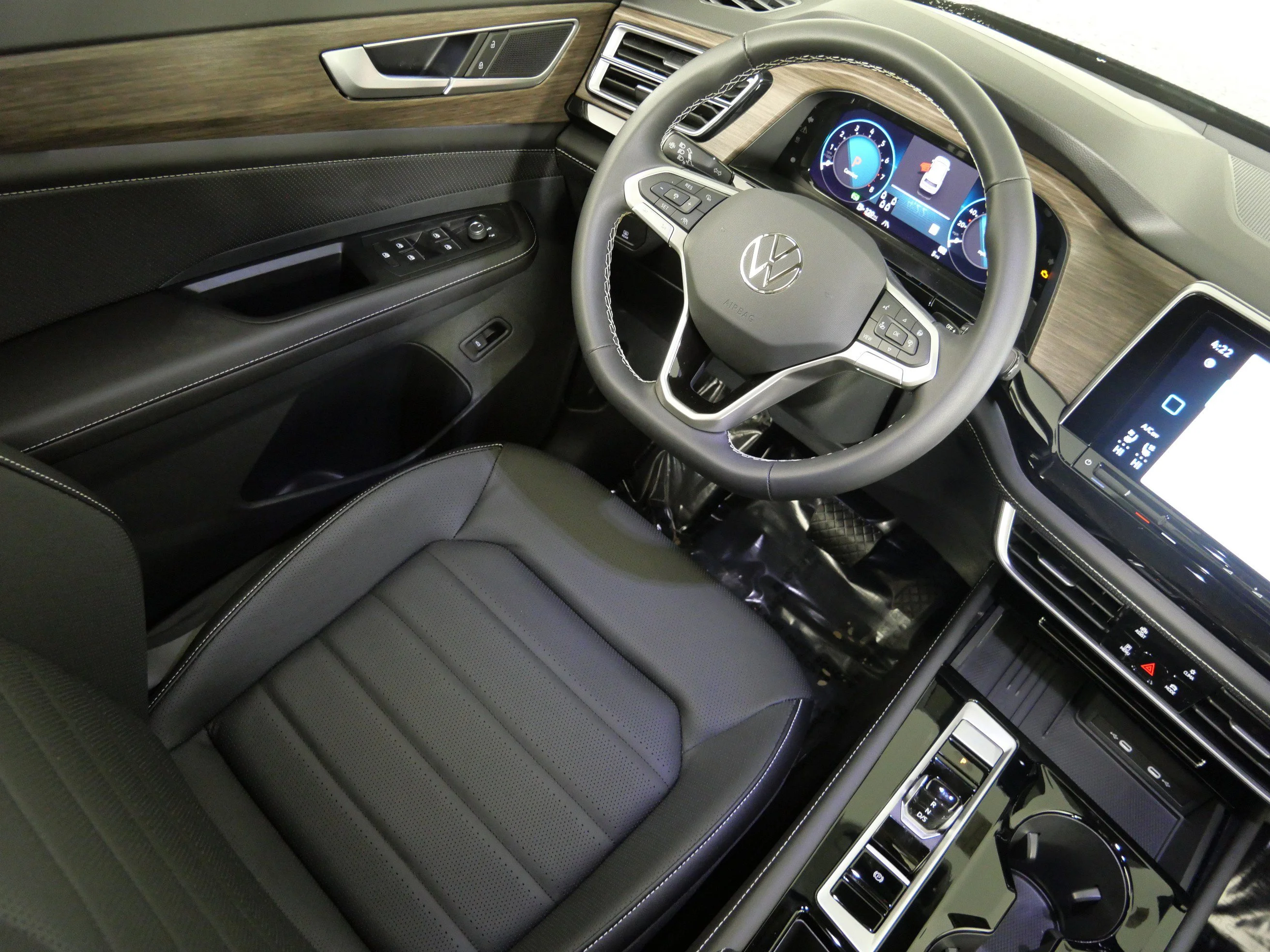 Used 2026  Volkswagen 2.0T SEL image 9