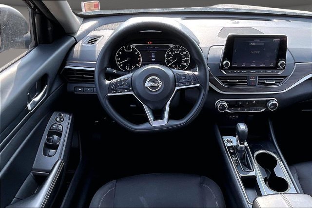 Used 2024 Red Nissan 2.5 SV image 5