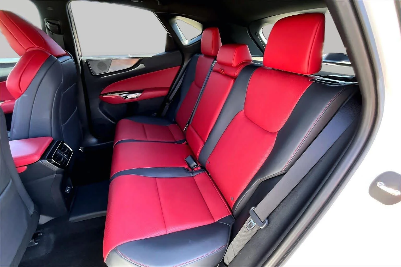 Certified Used 2025 ULTRA WHITE Lexus F SPORT Handling image 18