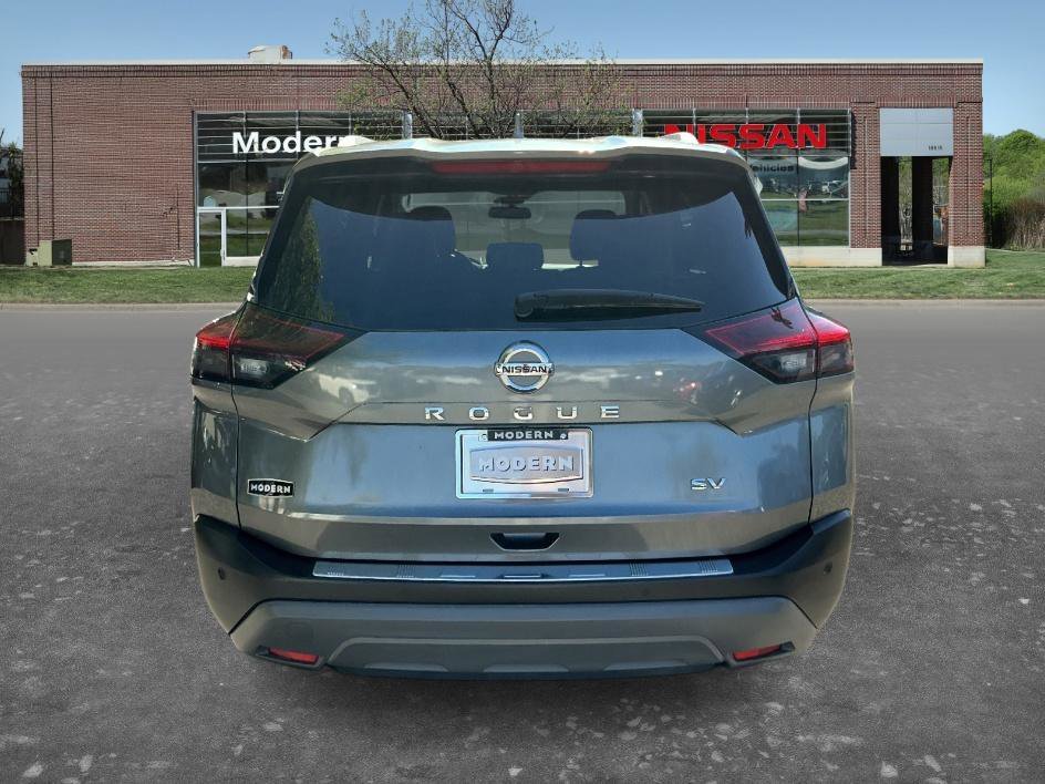 Used 2021 Gun Metallic Nissan SV image 3