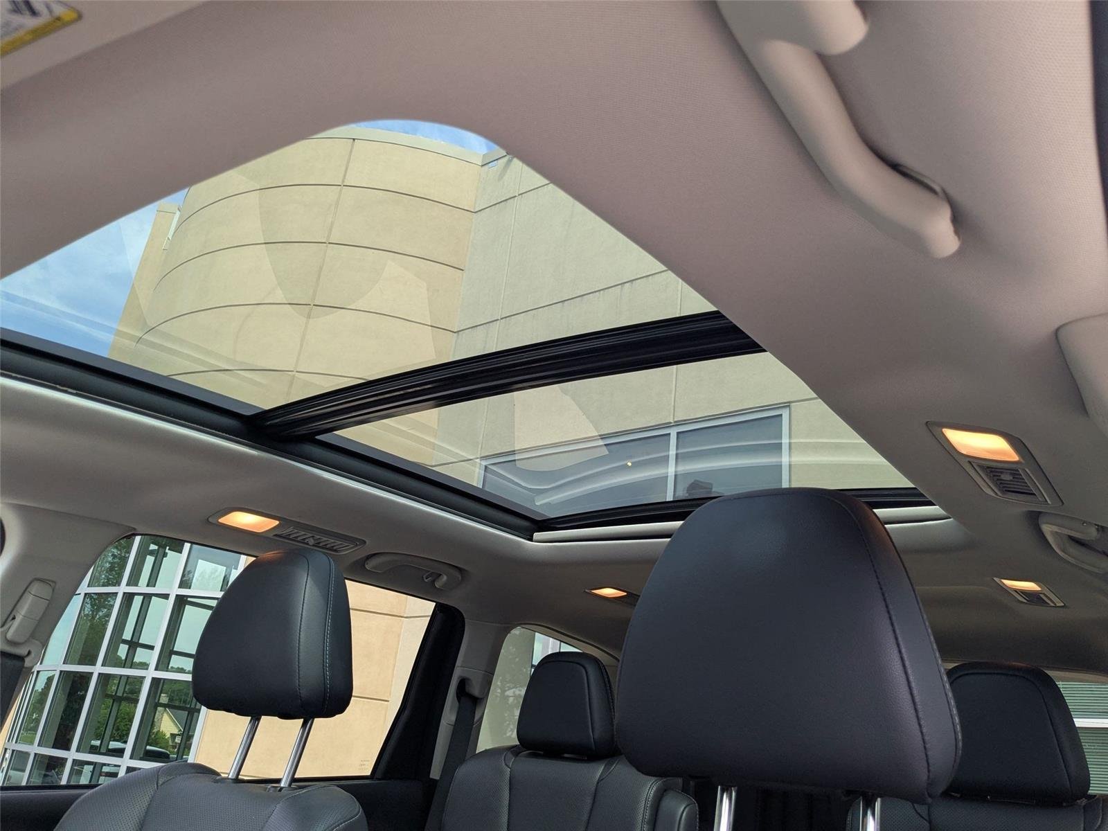 Used 2022 Crystal White Pearl Subaru Touring image 26