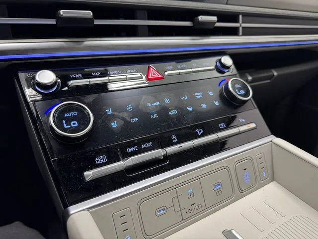 Used 2025 Shimmering Silver Pearl Hyundai Calligraphy image 48