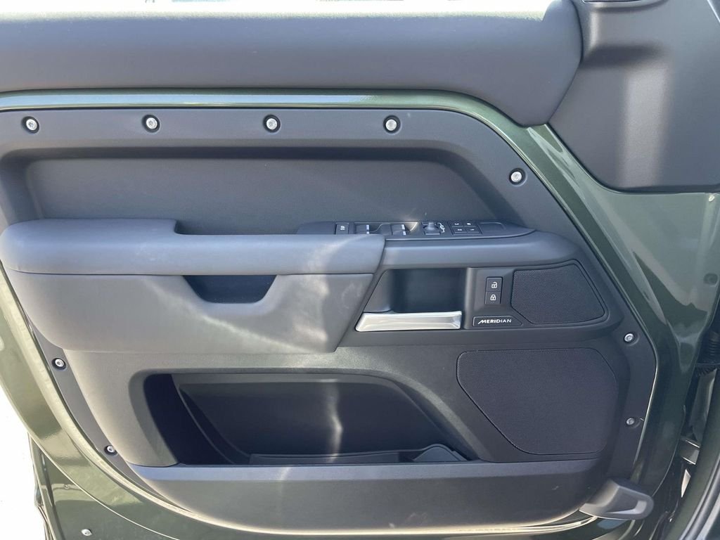 New 2026 Woolstone Green Land Rover S image 32