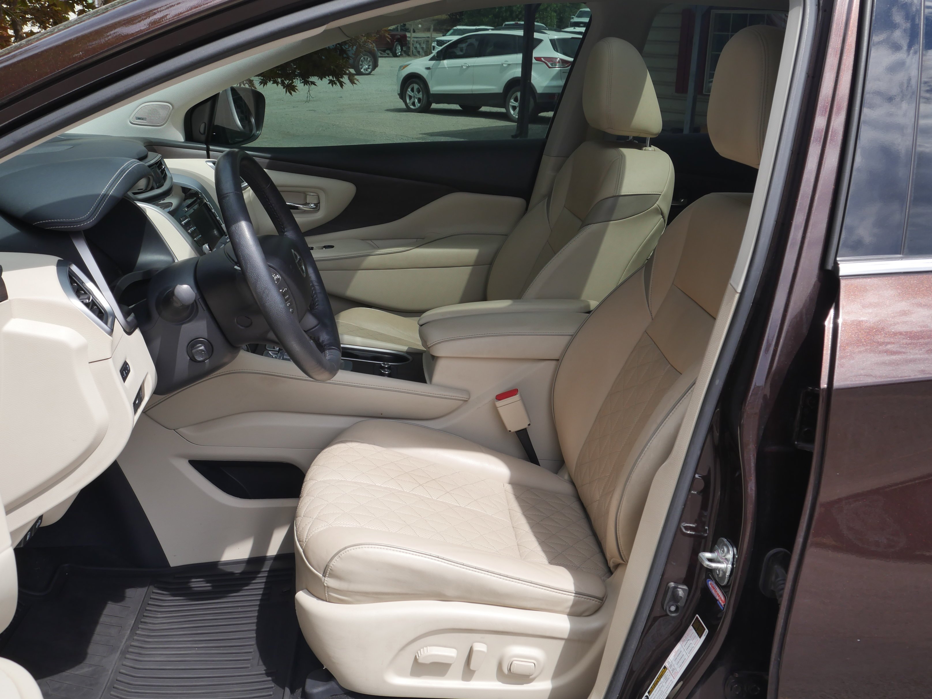 Used 2019 Mocha Almond Pearl Nissan Platinum image 3