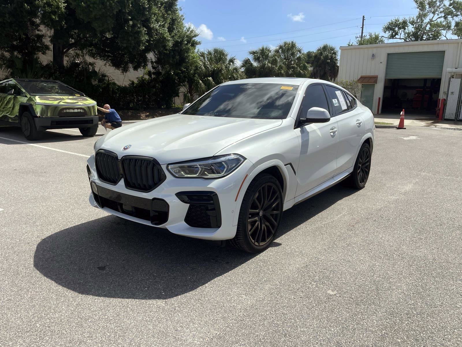 2023 BMW X6 M50i's photo