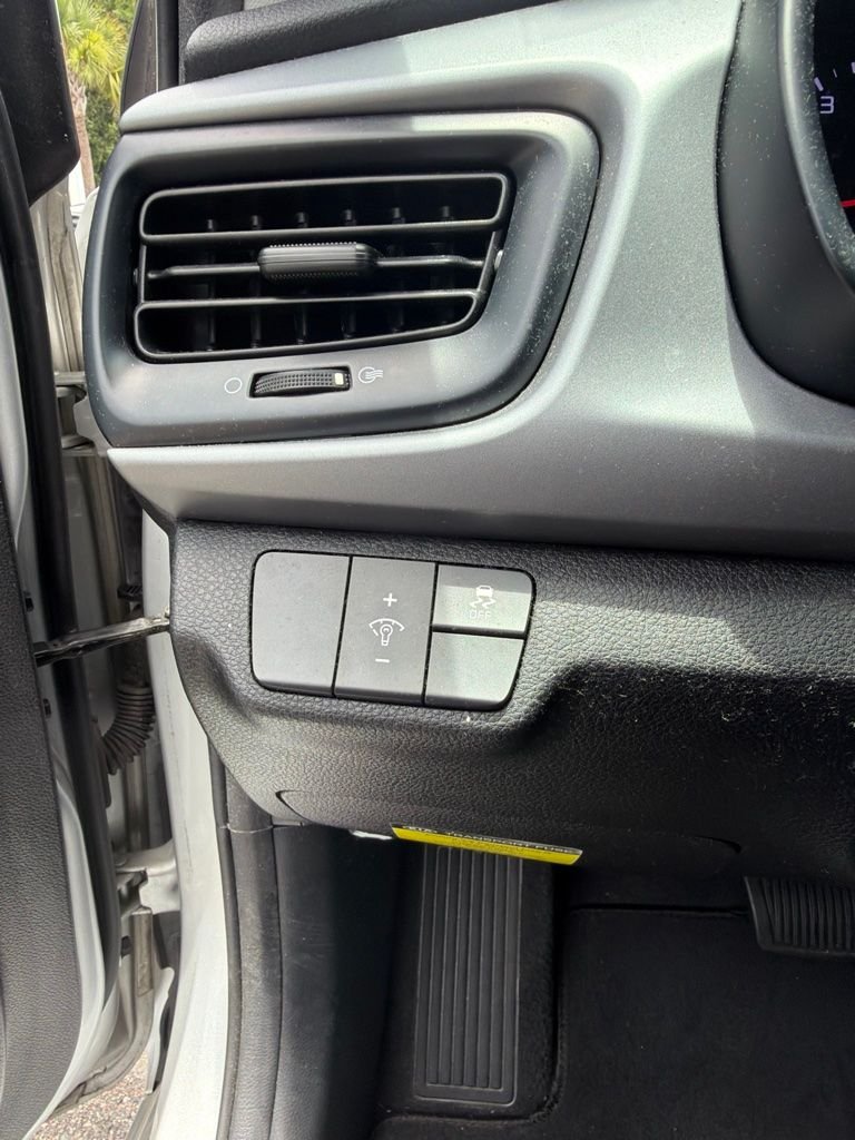 Used 2020 Silky Silver Kia S image 16