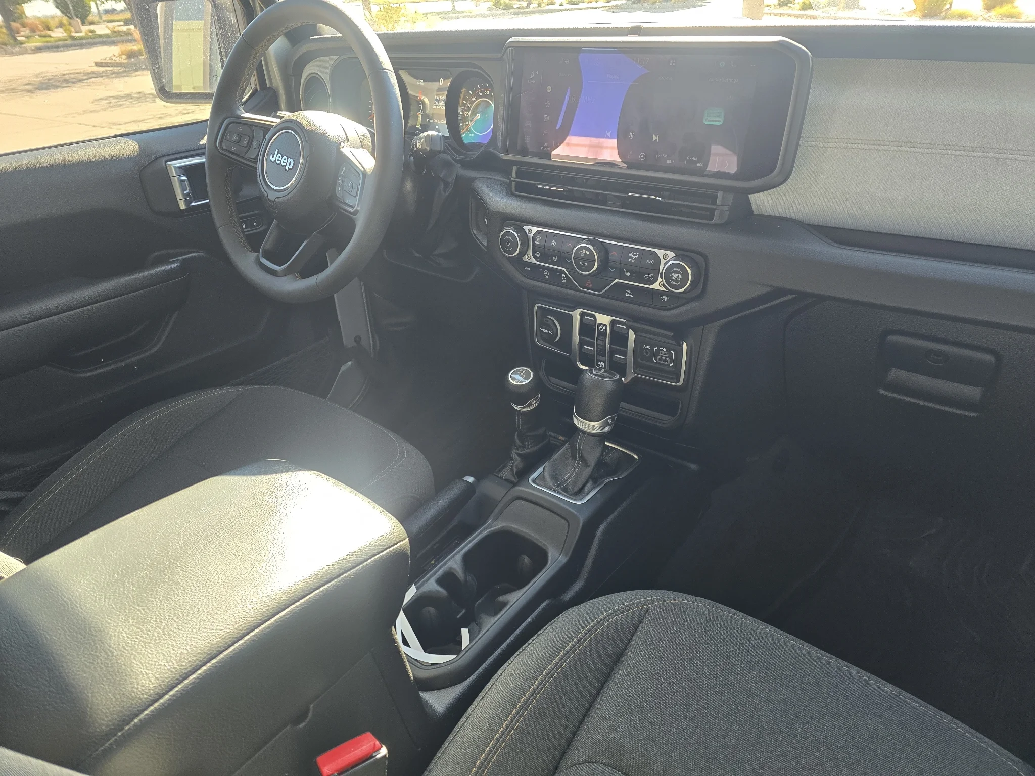 Used 2024 Silver Zynith Clearcoat Jeep Sport S image 27