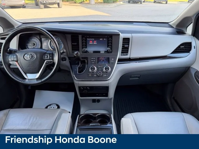 Used 2018 Gray Toyota XLE Premium image 51