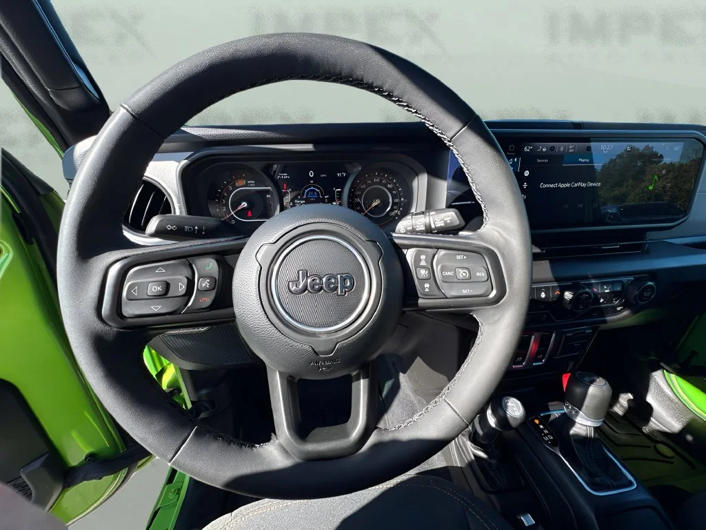 Used 2025 Green Jeep Sport S image 13