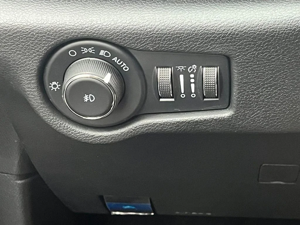 Used 2023 White Chrysler Touring image 24