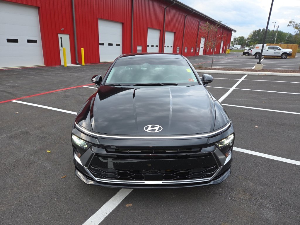 Certified Used 2025 Black Hyundai SEL image 2
