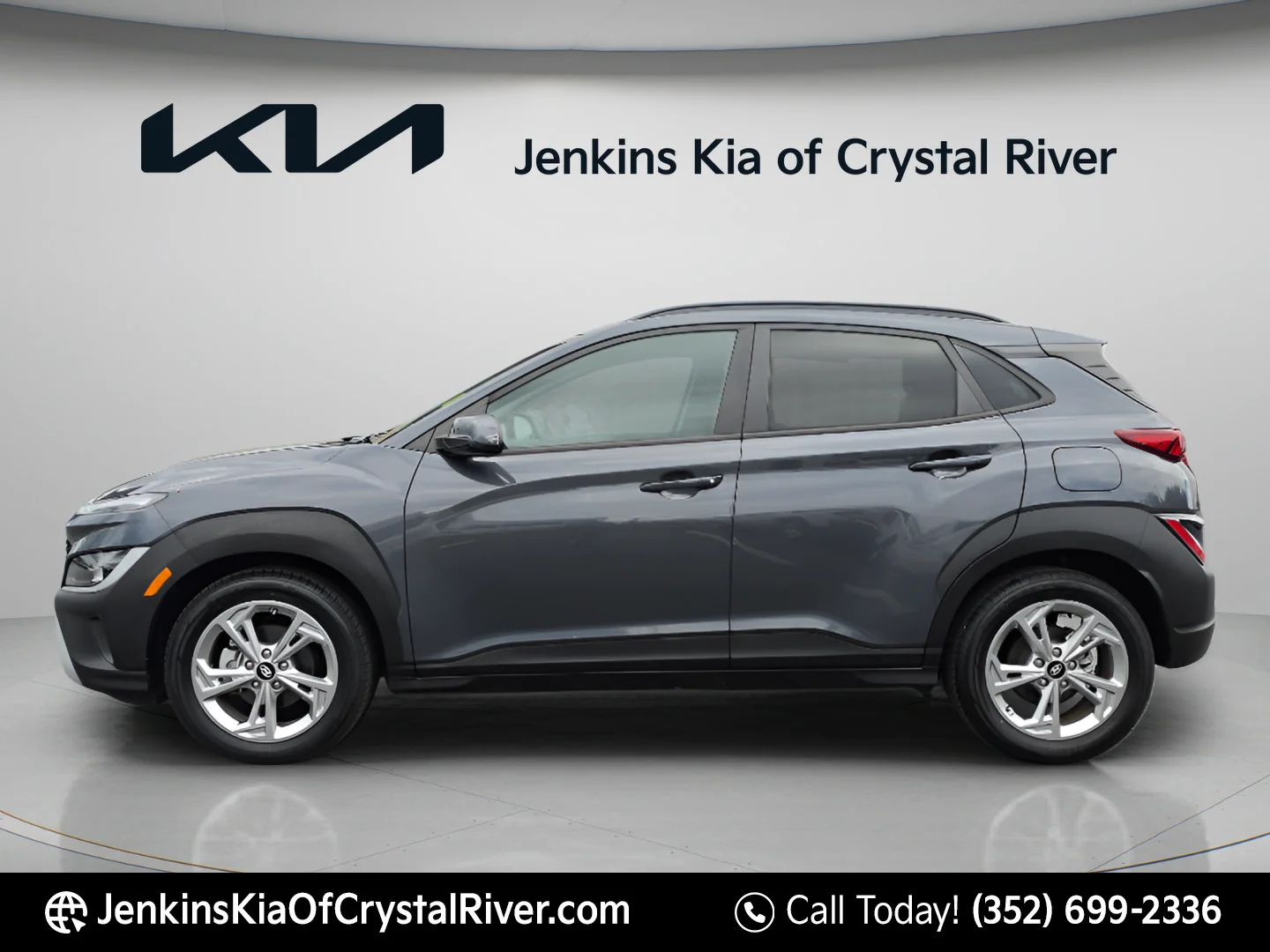 Used 2022 Thunder Gray Hyundai SEL image 9