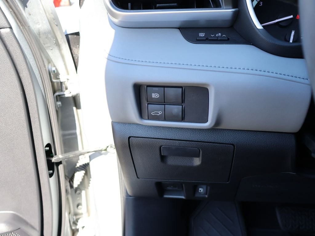 Used 2022 Silver Toyota XLE image 30