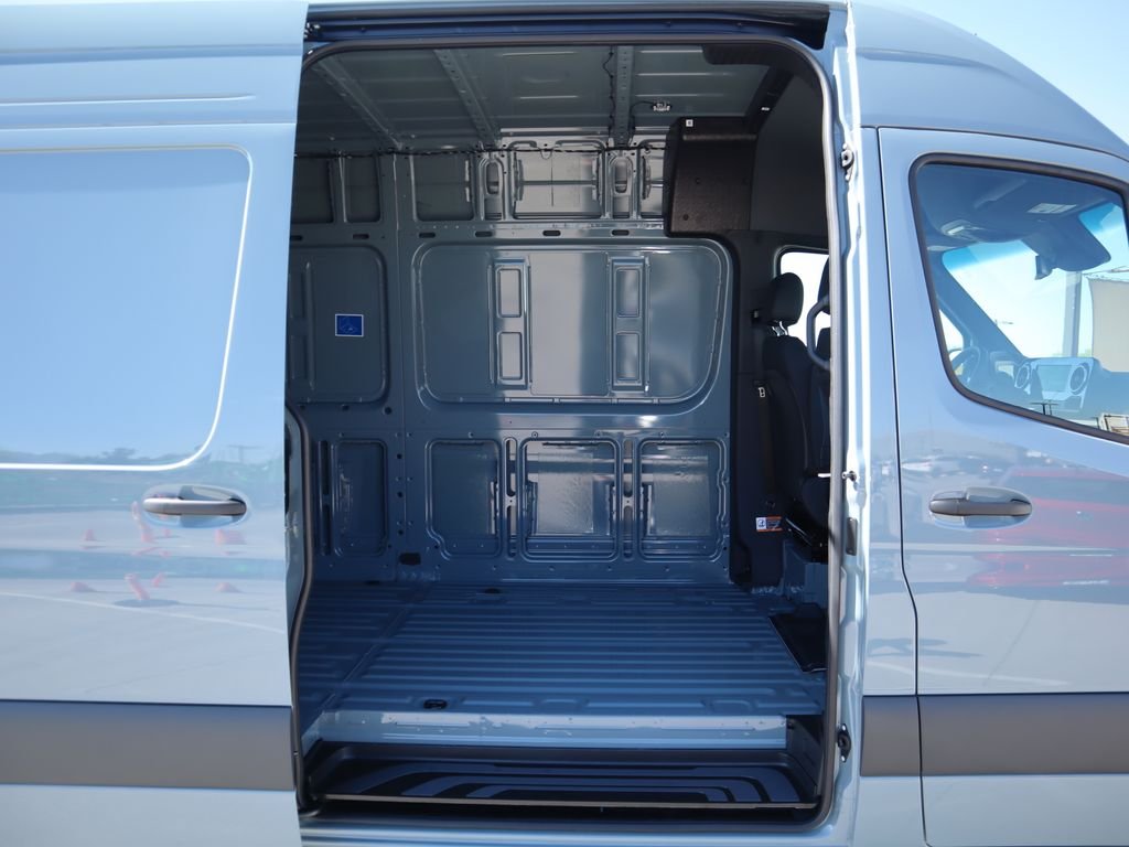 New 2026  Mercedes-Benz Cargo 170 WB image 24