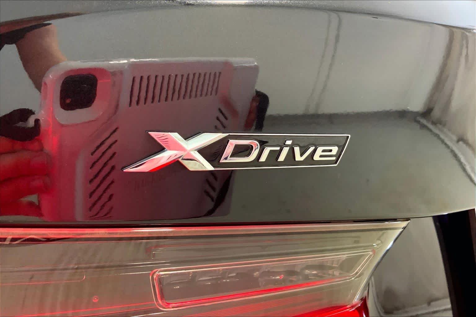 Used 2021 Black Sapphire Metallic BMW 330i xDrive image 9