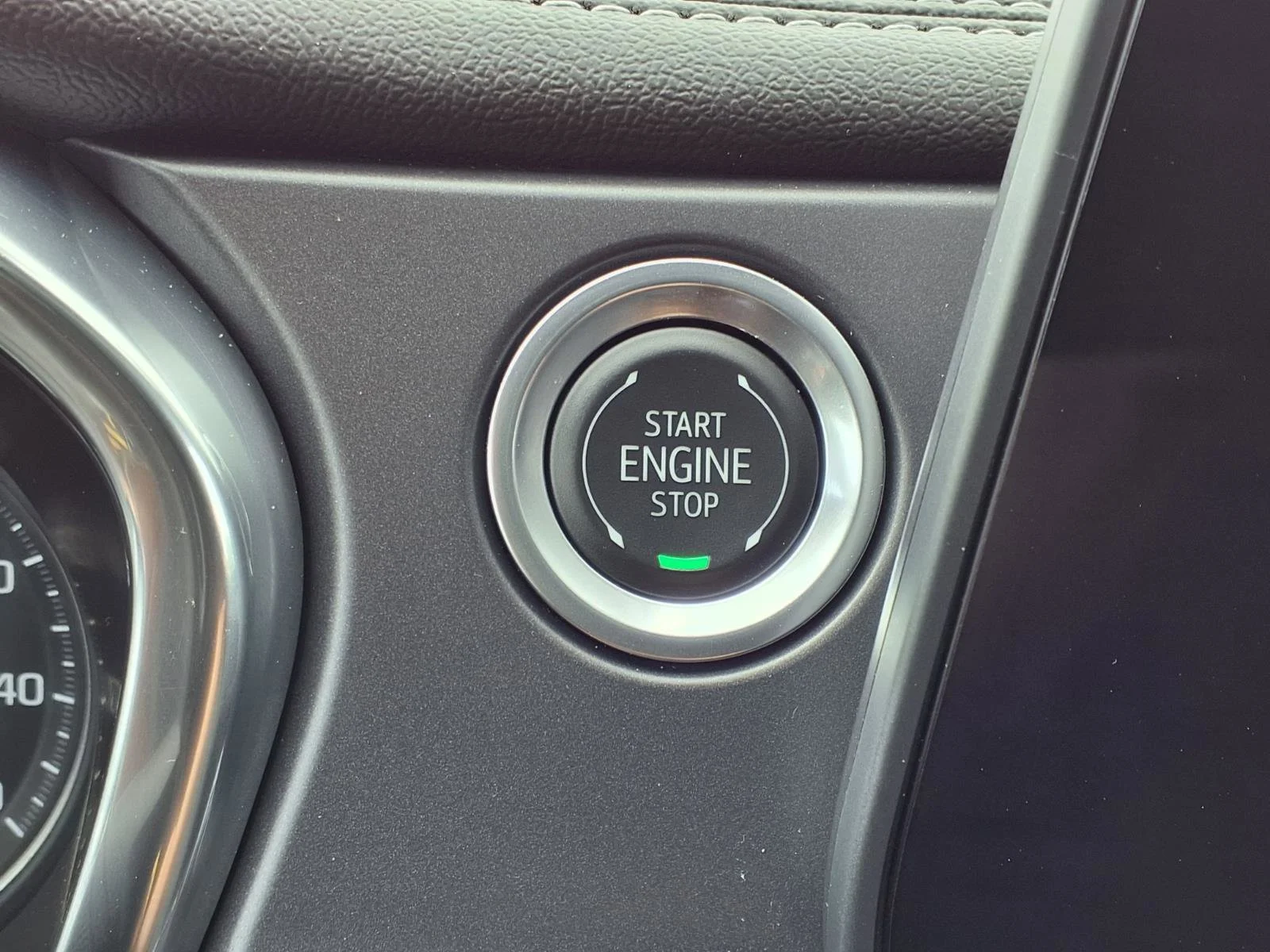 Used 2025 Summit White Chevrolet LT image 9