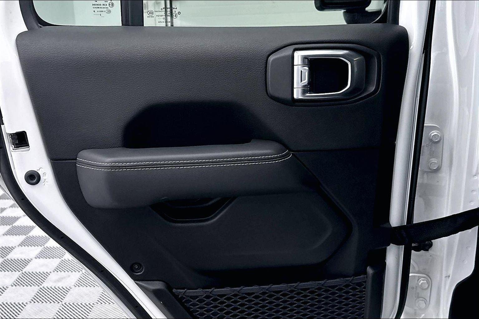 2023 Jeep Wrangler 4-Door Sahara - Photo 21