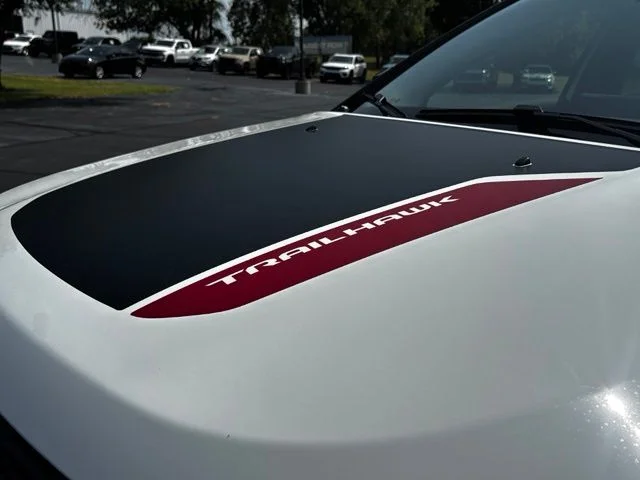 New 2026 Bright White Clear-Coat Exterior Paint Jeep Trailhawk image 10