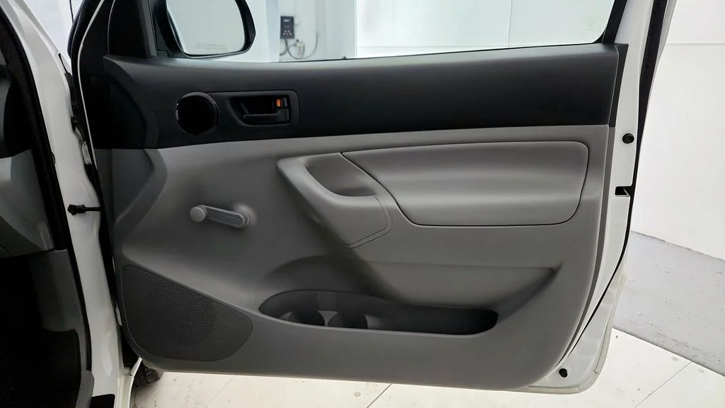 Used 2014 White Toyota Base image 17
