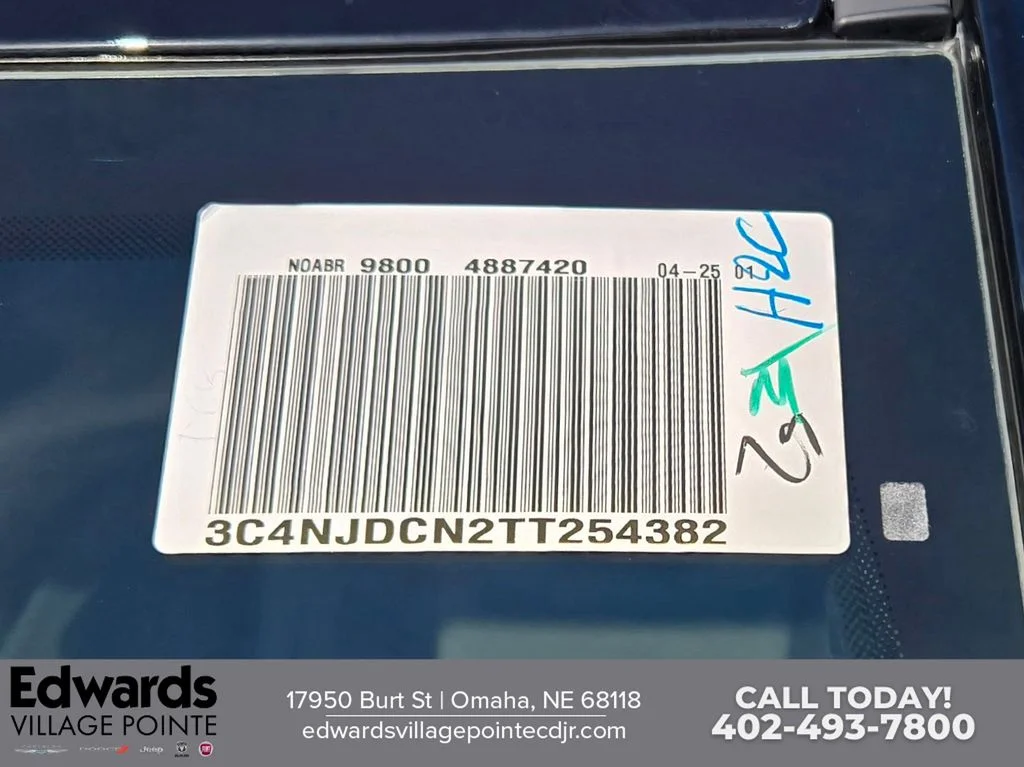 New 2026 Bright White Clear-Coat Exterior Paint Jeep Limited image 29