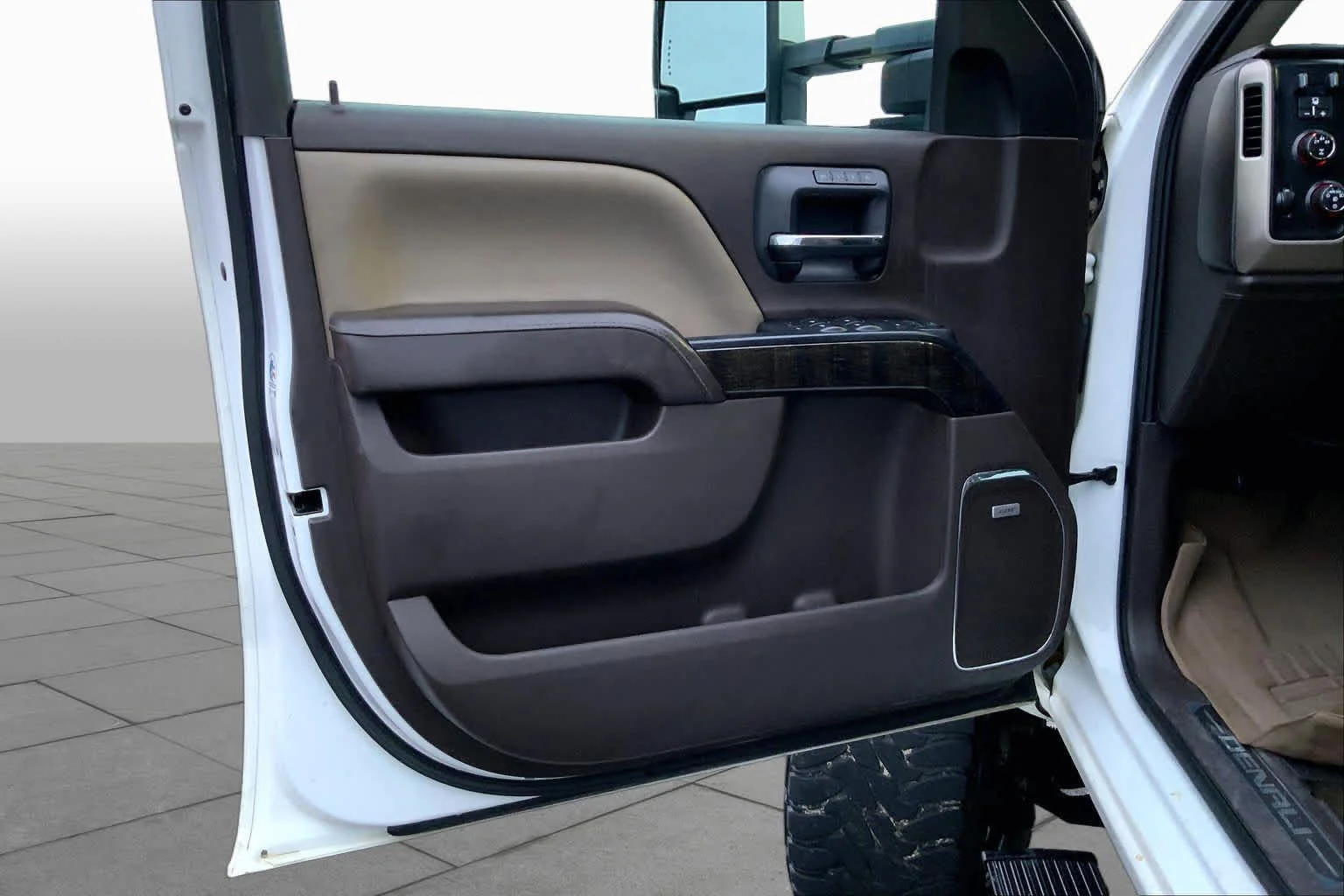 Used 2016 Summit White GMC Denali image 19
