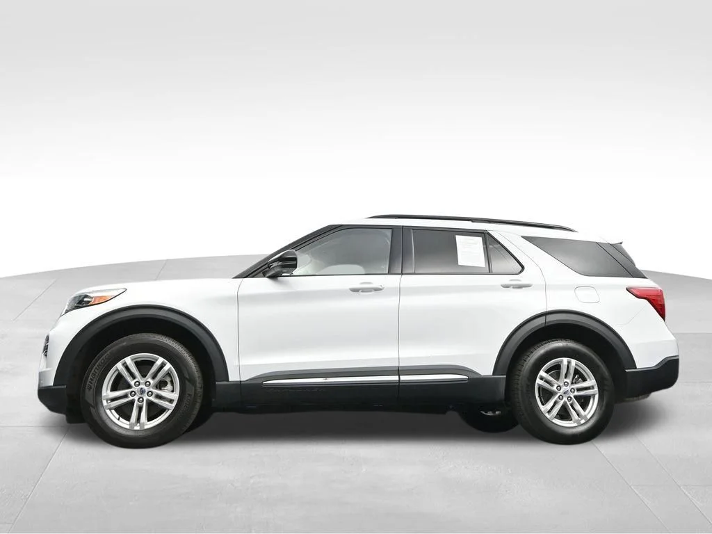 Used 2023 Oxford White Ford XLT image 35