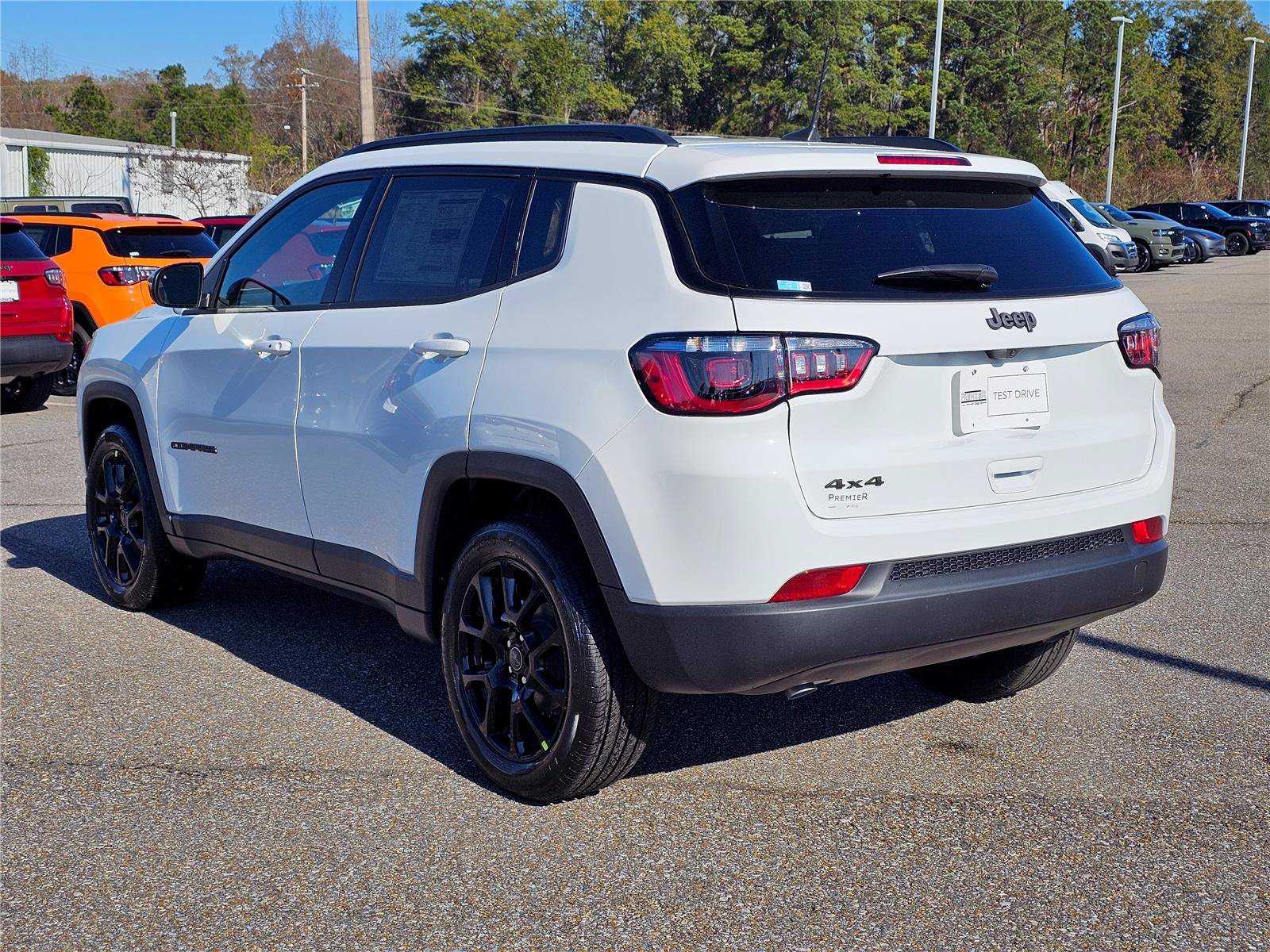 New 2026 Bright White Clearcoat Jeep Latitude Altitude image 12
