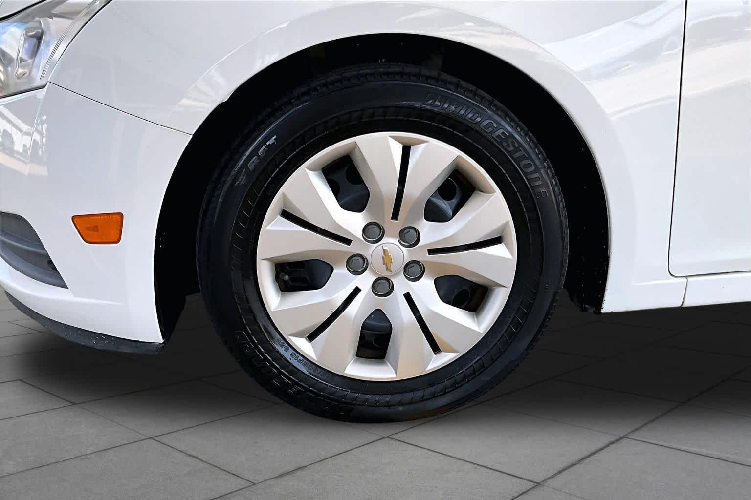 Used 2013 Summit White Chevrolet LS image 10