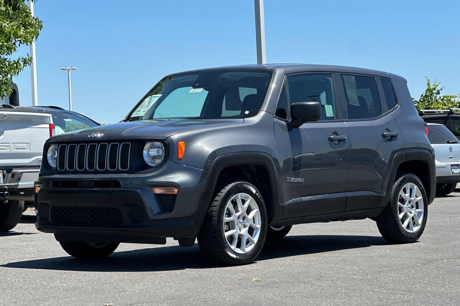 Used 2023 Graphite Gray Jeep Latitude image 8