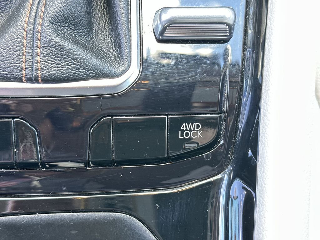 Used 2022 White Jeep Limited image 33