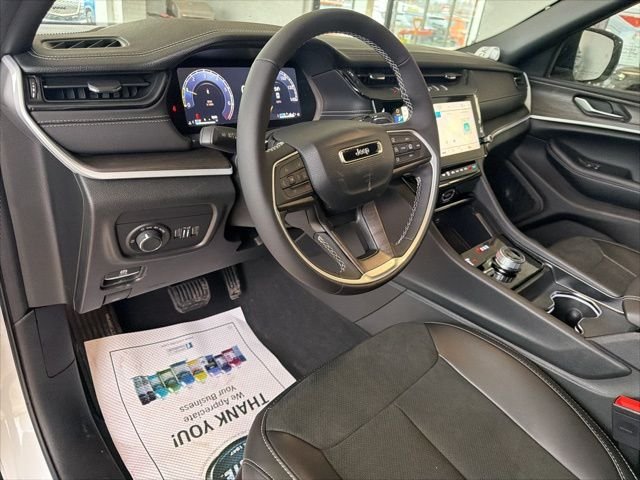 New 2026 Bright White Clear-Coat Exterior Paint Jeep Altitude image 17