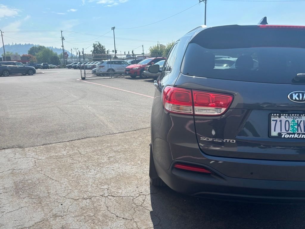 Used 2018 Platinum Graphite Kia LX image 6