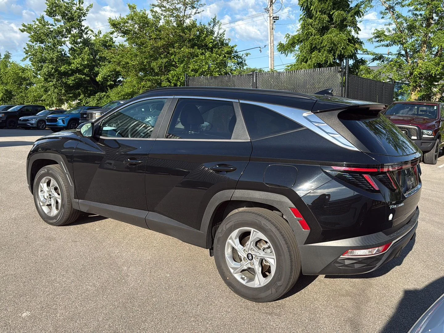 Used 2022 Phantom Black Hyundai SEL image 5