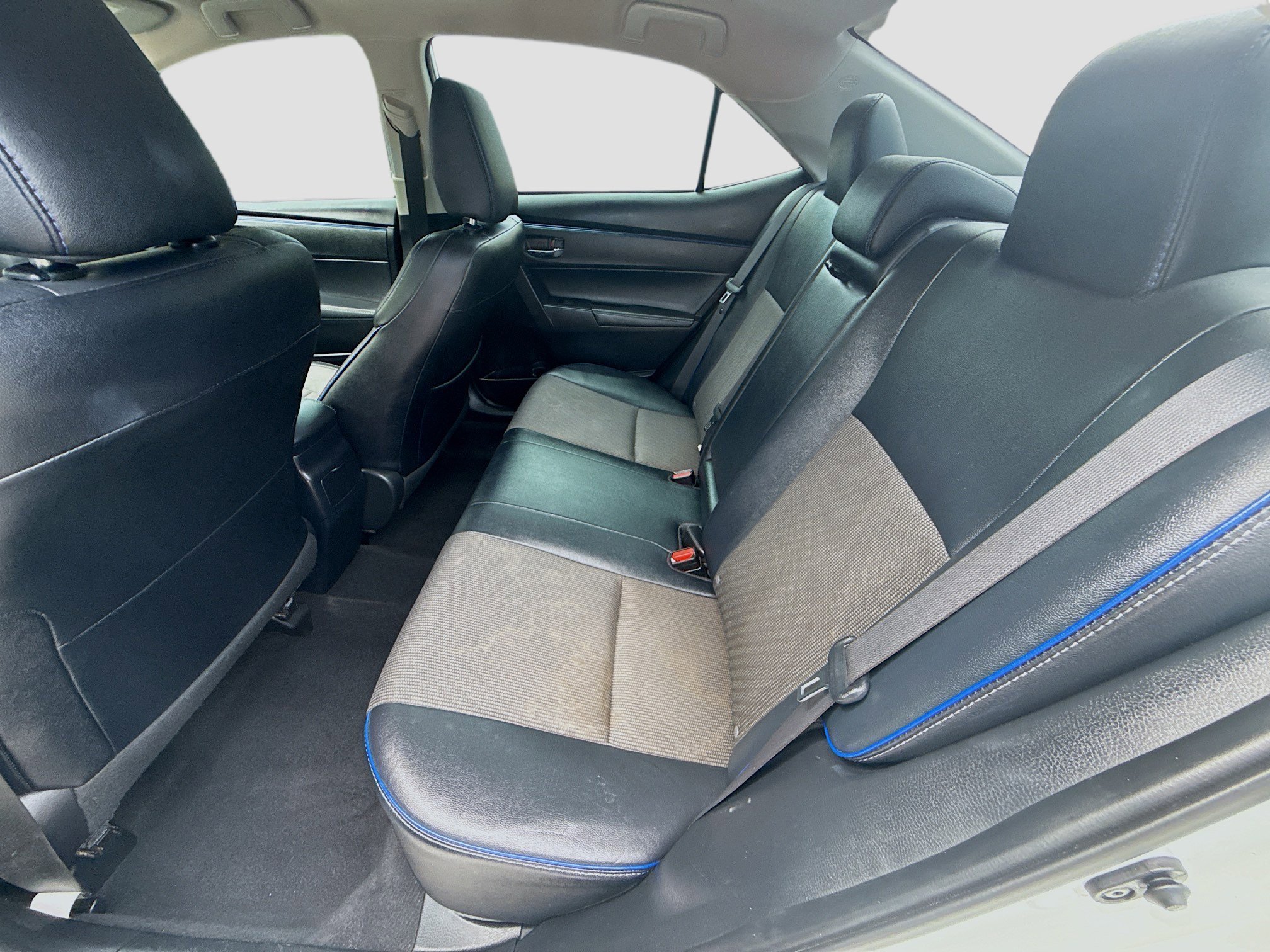 Used 2017 Super White Toyota SE image 22