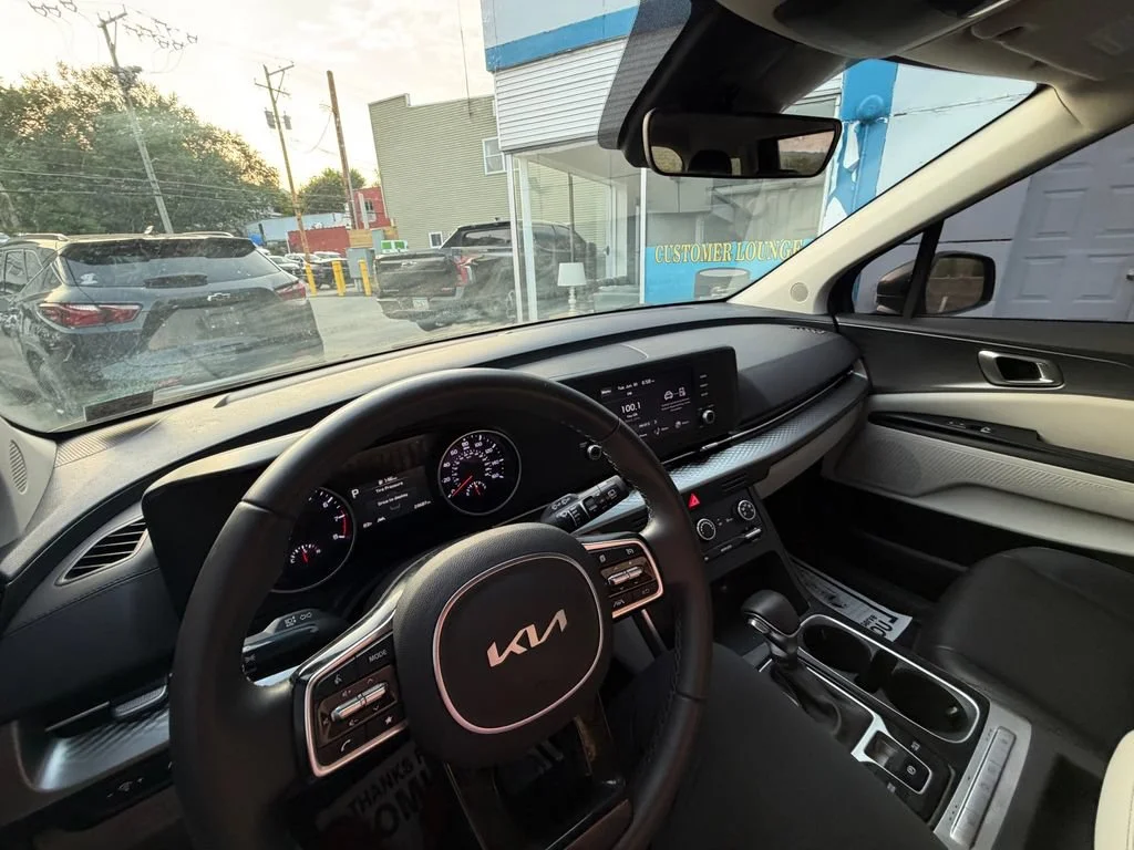 2024 Kia Carnival LX Seat Pkg - Photo 23