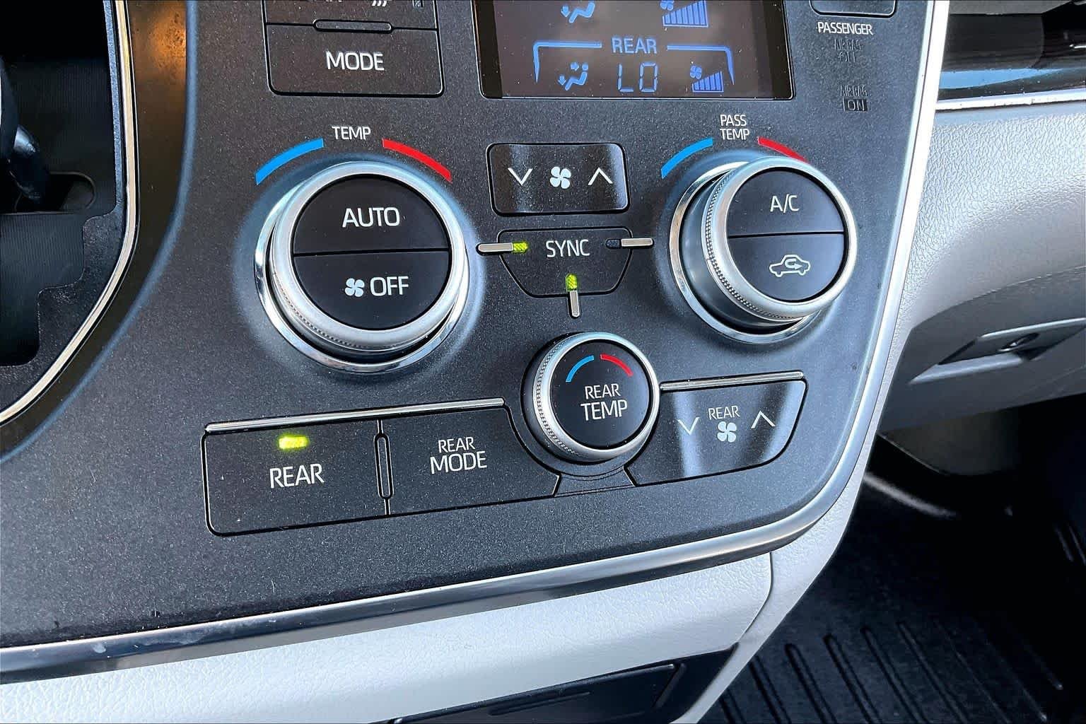Used 2019 Midnight Black Metallic Toyota XLE Premium image 32