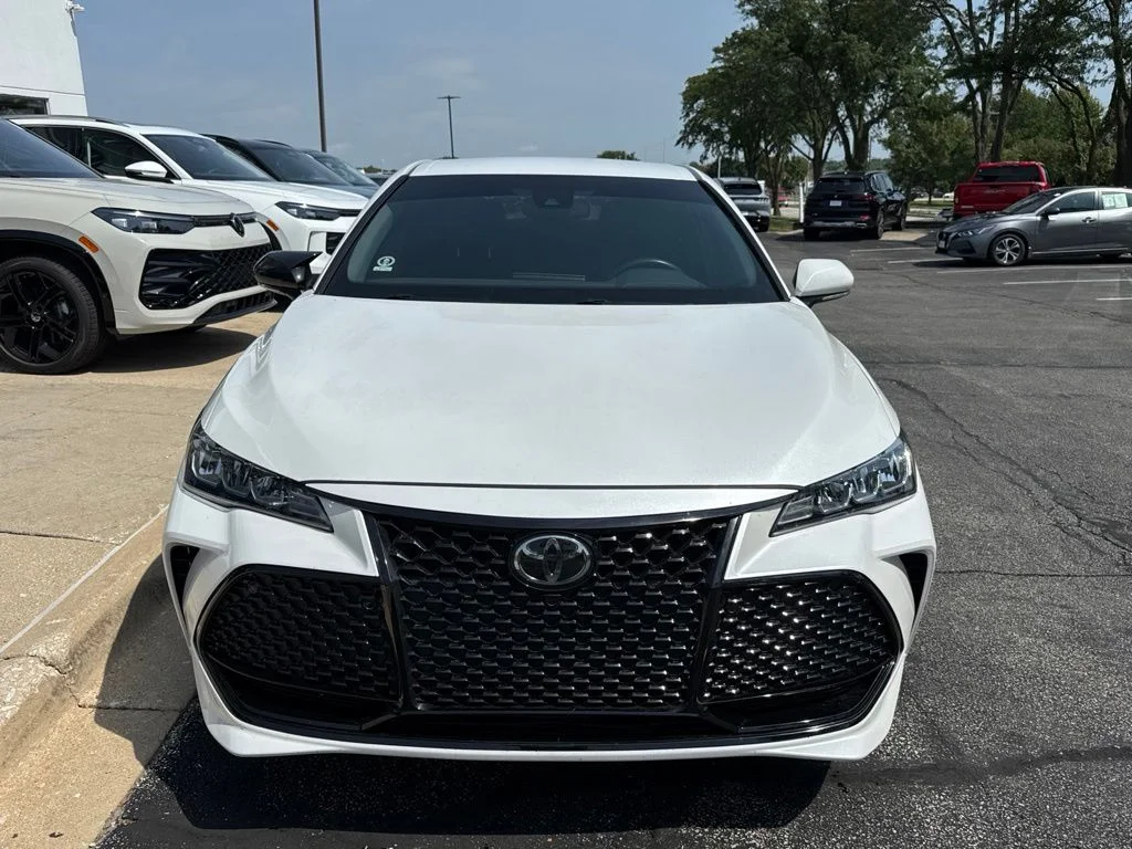 Used 2022 Pearl Toyota XLE image 9