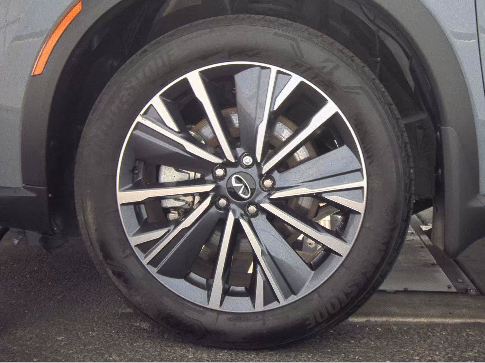 Certified Used 2026 Gray INFINITI LUXE image 7