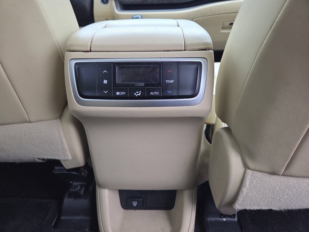 Used 2015 Ooh La La Rouge Mica Toyota XLE V6 image 31