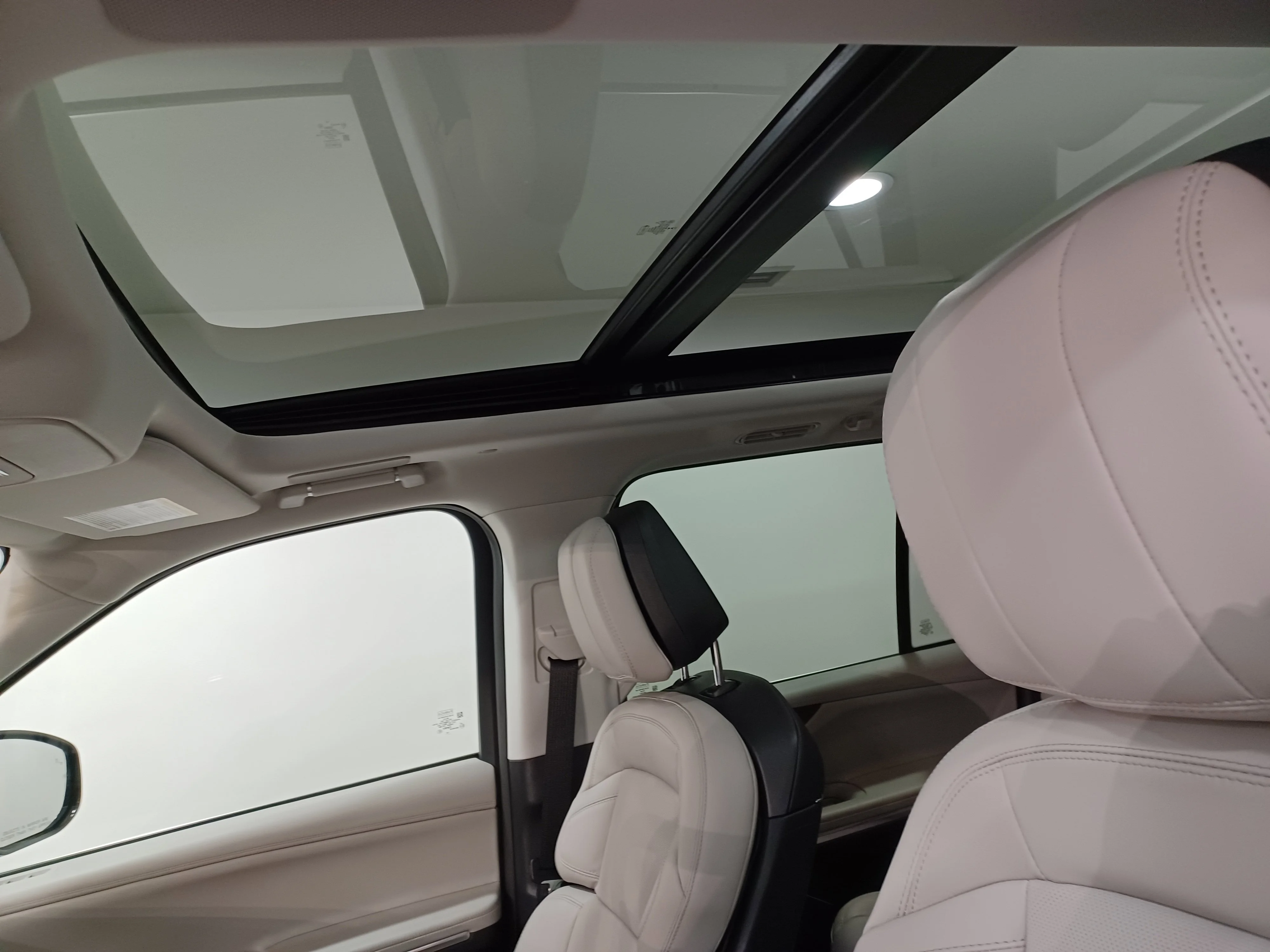 Certified Used 2025 Pristine White Metallic Tri-Coat Lincoln Reserve* NO LUX TAX!! | 7 Pass | Adaptive Cruise | Nav | 360 Cam | Cooled Massage Seats | Pano Roof image 13