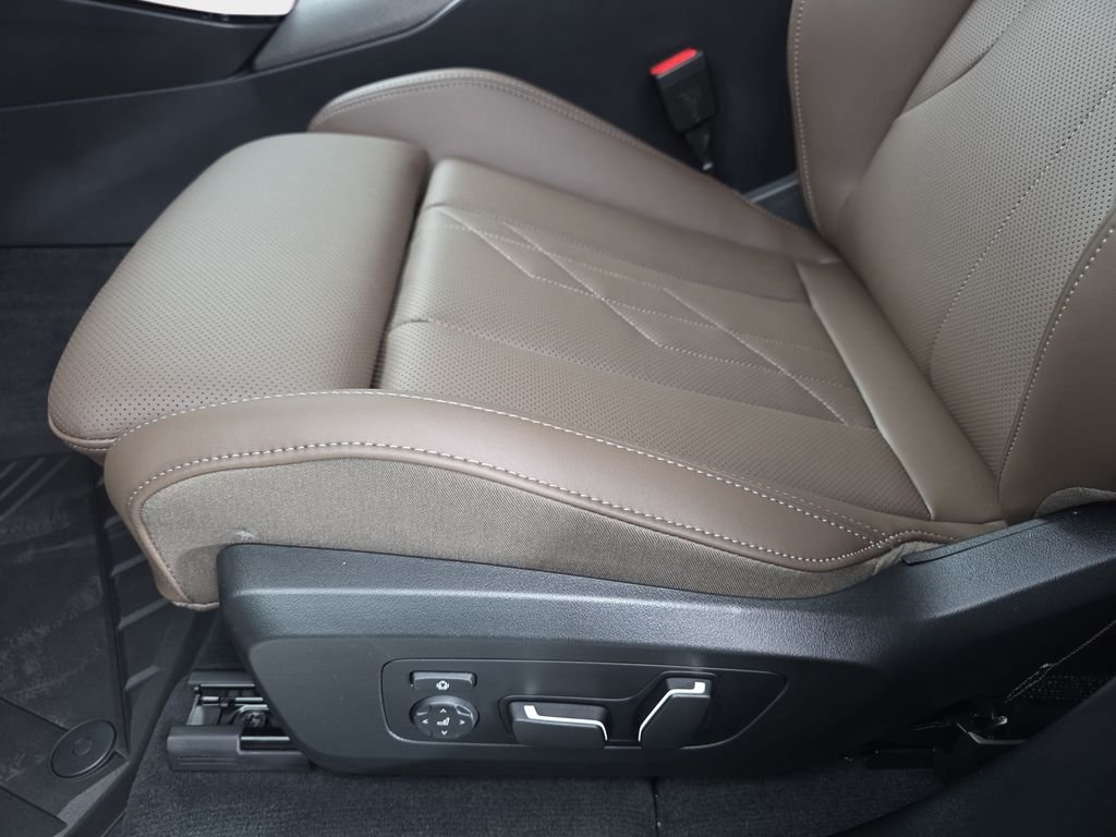 New 2026 Dune Grey Metallic BMW 30 xDrive image 28