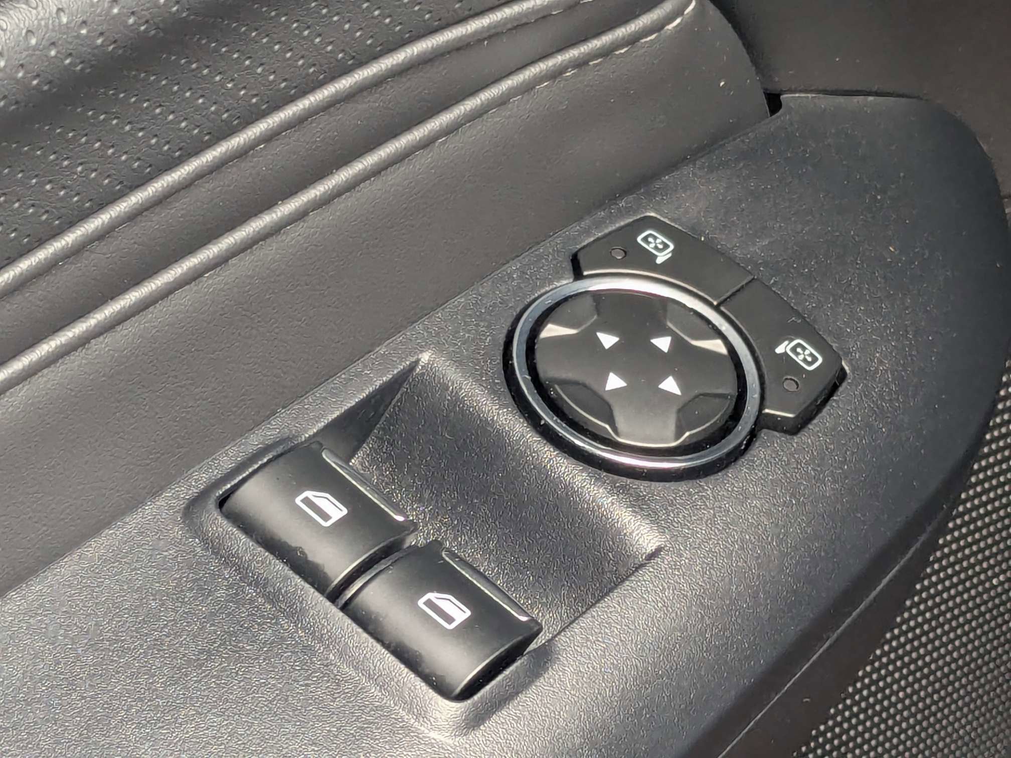Used 2025 Oxford White Ford GT Premium image 25