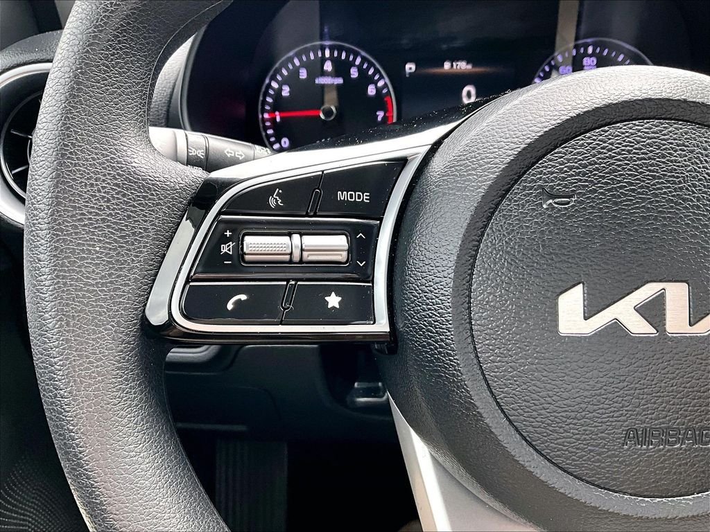 Used 2024 Snow White Pearl Kia LXS image 22