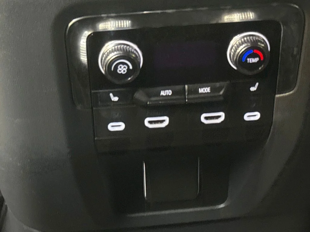 Used 2024 White GMC Denali image 19