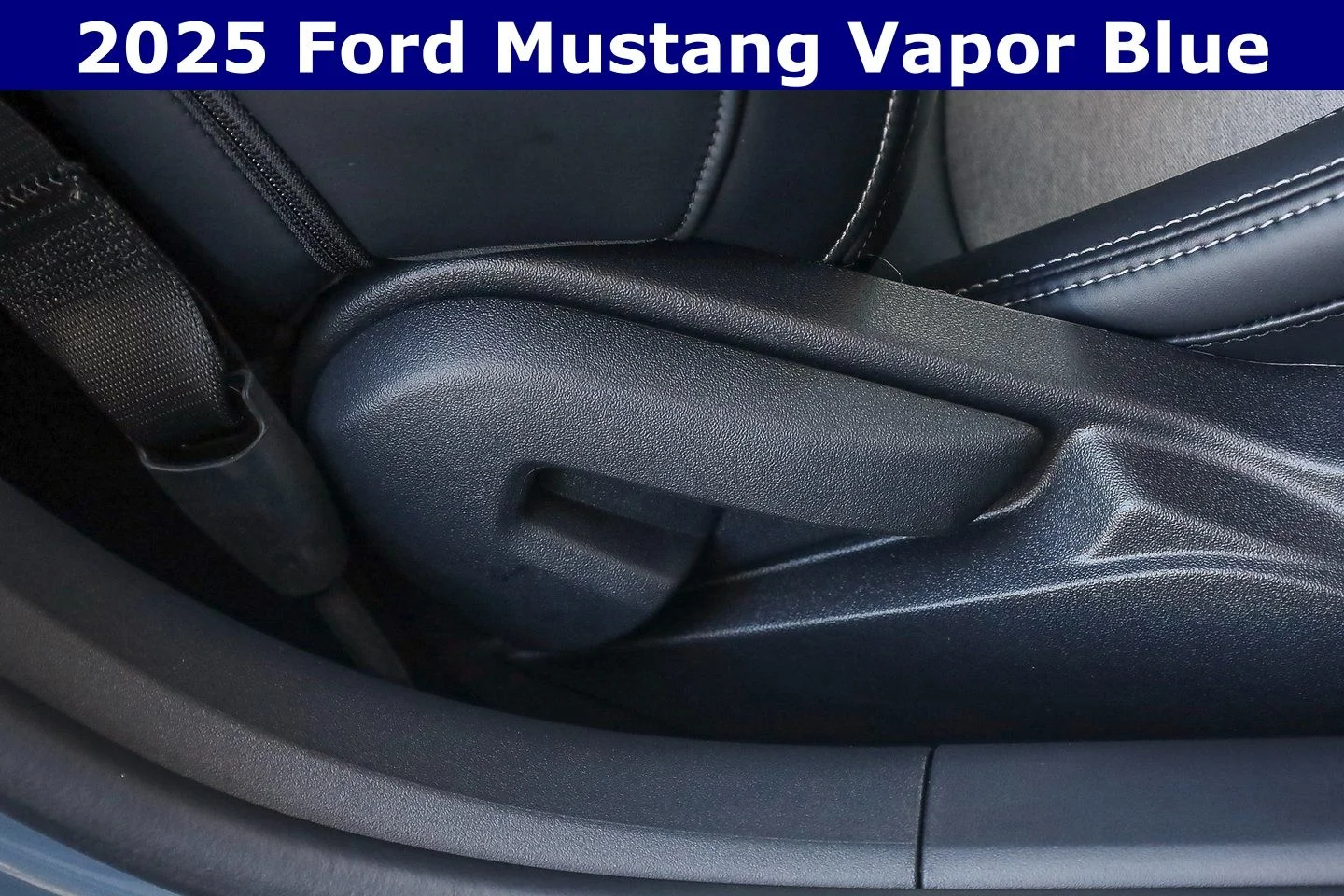 2025 Ford Mustang EcoBoost Fastback - Photo 31