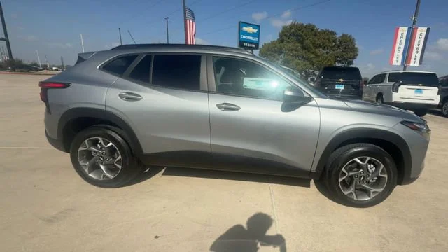 2026 Chevrolet Trax LT - Photo 9
