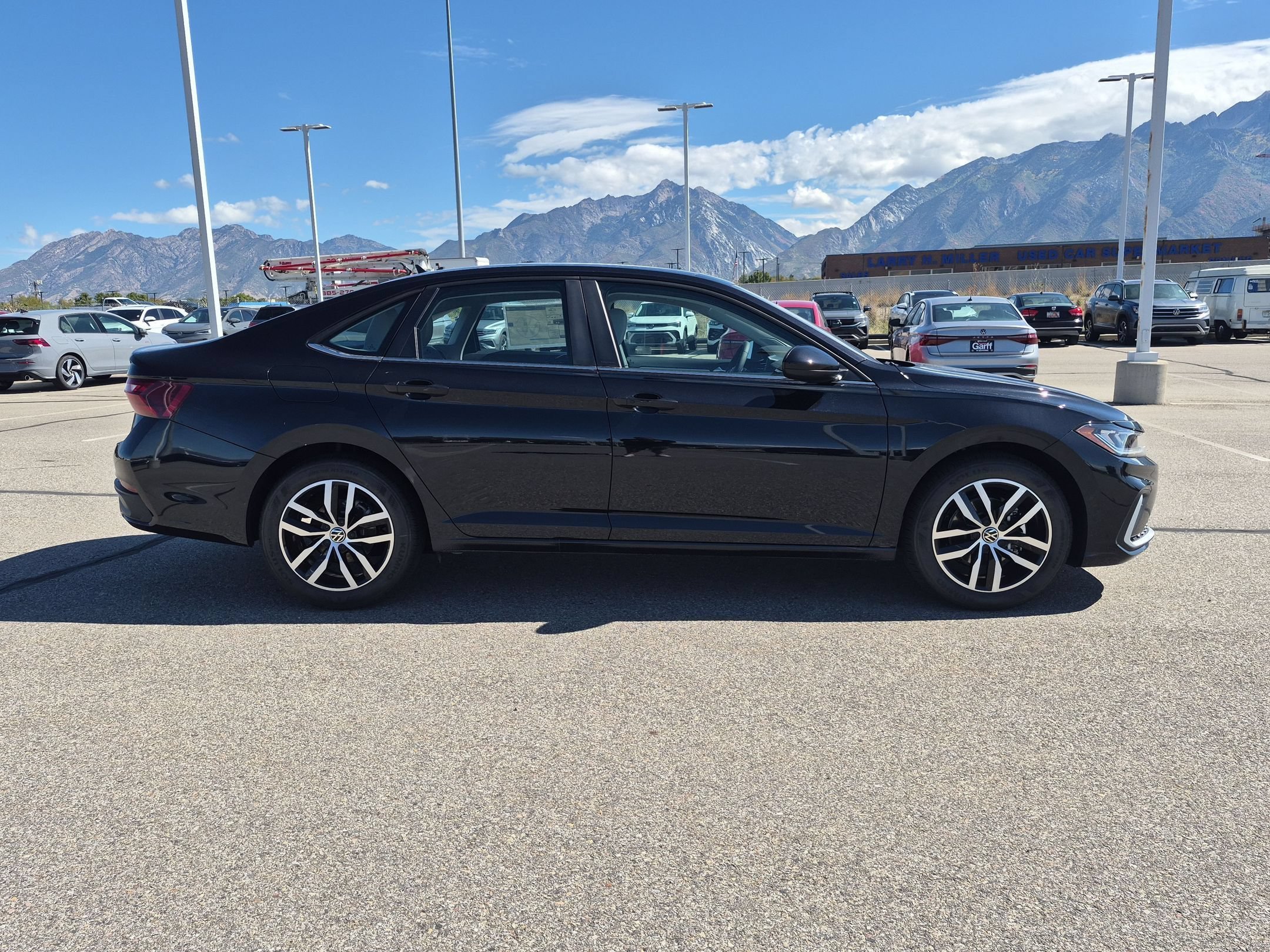 New 2027 Deep Black Pearl Volkswagen SE image 2