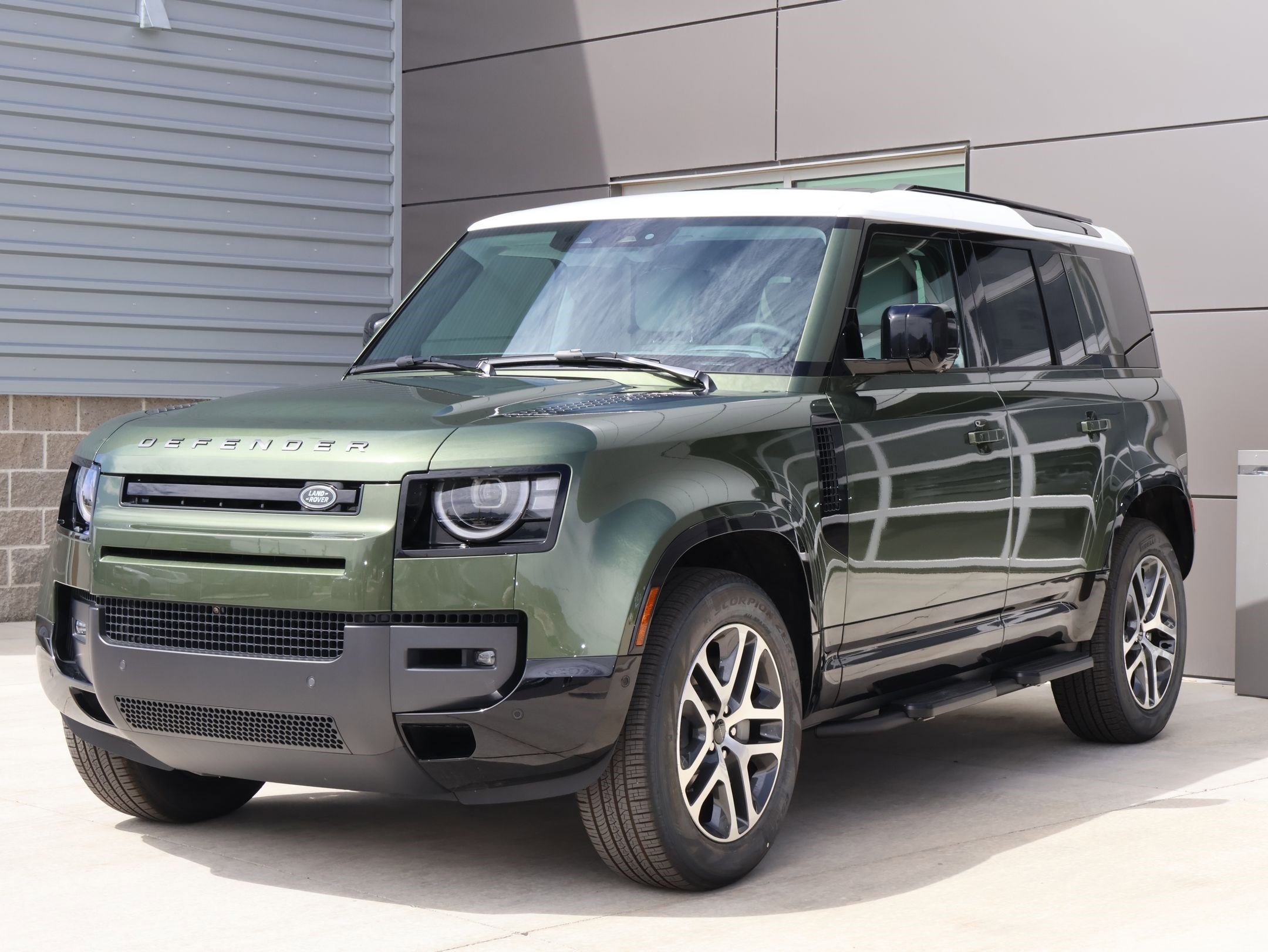2026 Land Rover Defender 110 X-Dynamic SE P400's photo