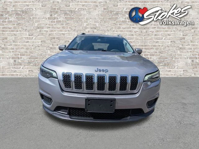Used 2020 Silver Jeep Latitude image 7