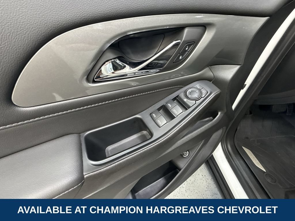 Used 2023 Summit White Chevrolet LT Cloth image 31